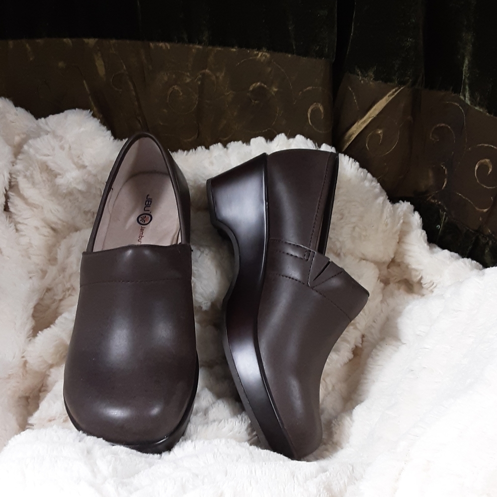 JBU Cordoba Round Toe Leather Clogs